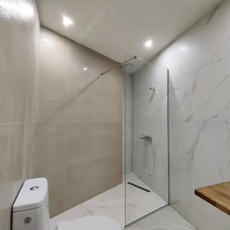 Urban Vista Apartment *